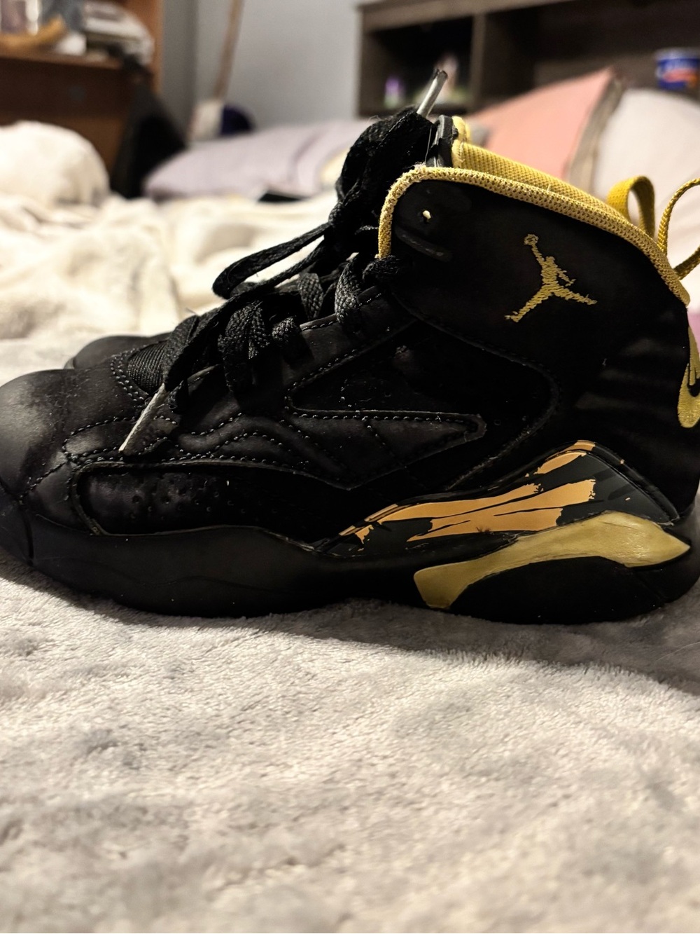 Jordan Kids High-Top Sneakers in Black and Gold